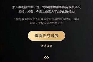 比赛还未开始，转播镜头已经数次给到替补席的梅西